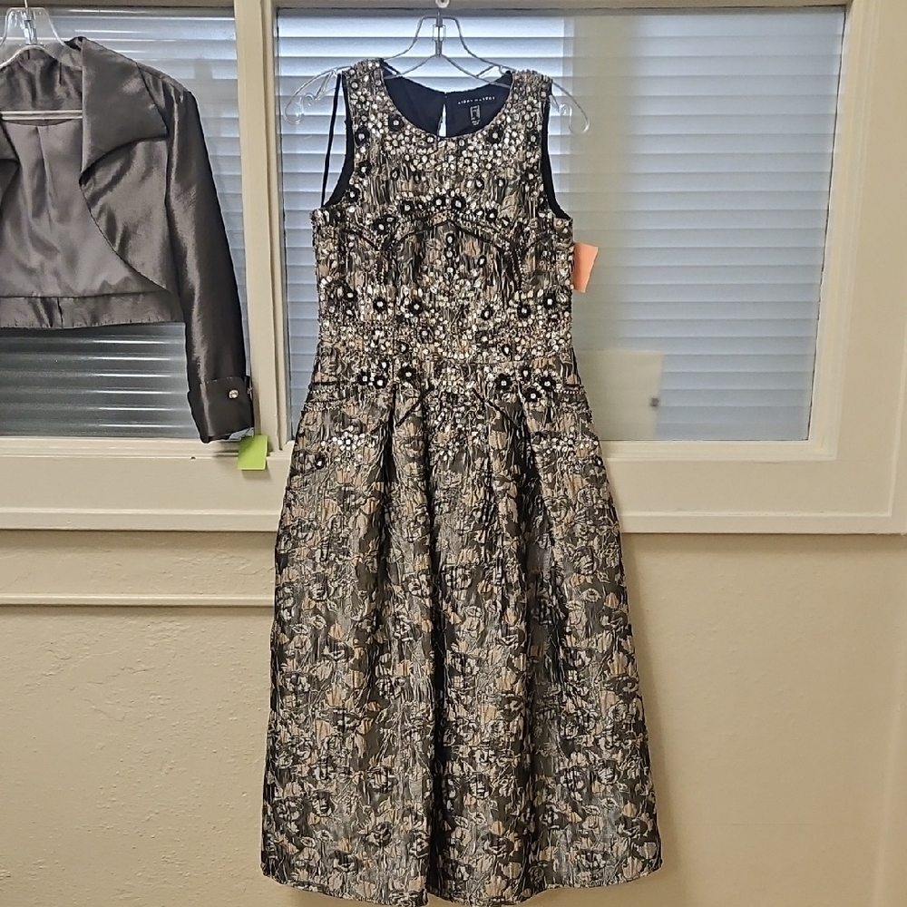 Size 4 grey/sil/black midi party dress w/ jaquard pattern, pocketby Aidan Mattox